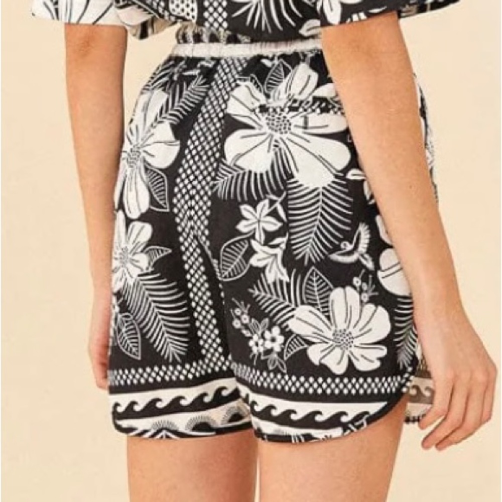 FARM Rio macaw elegance shorts